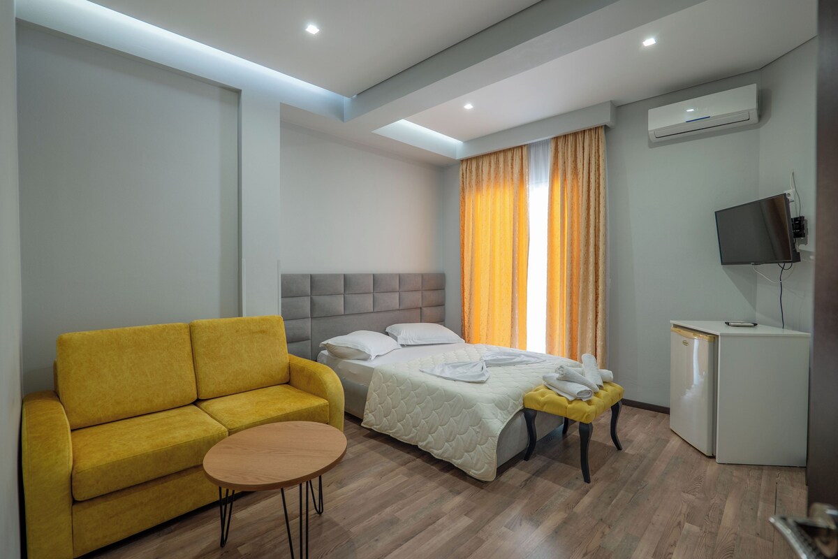 Deluxe Double Room with Balcony(12)