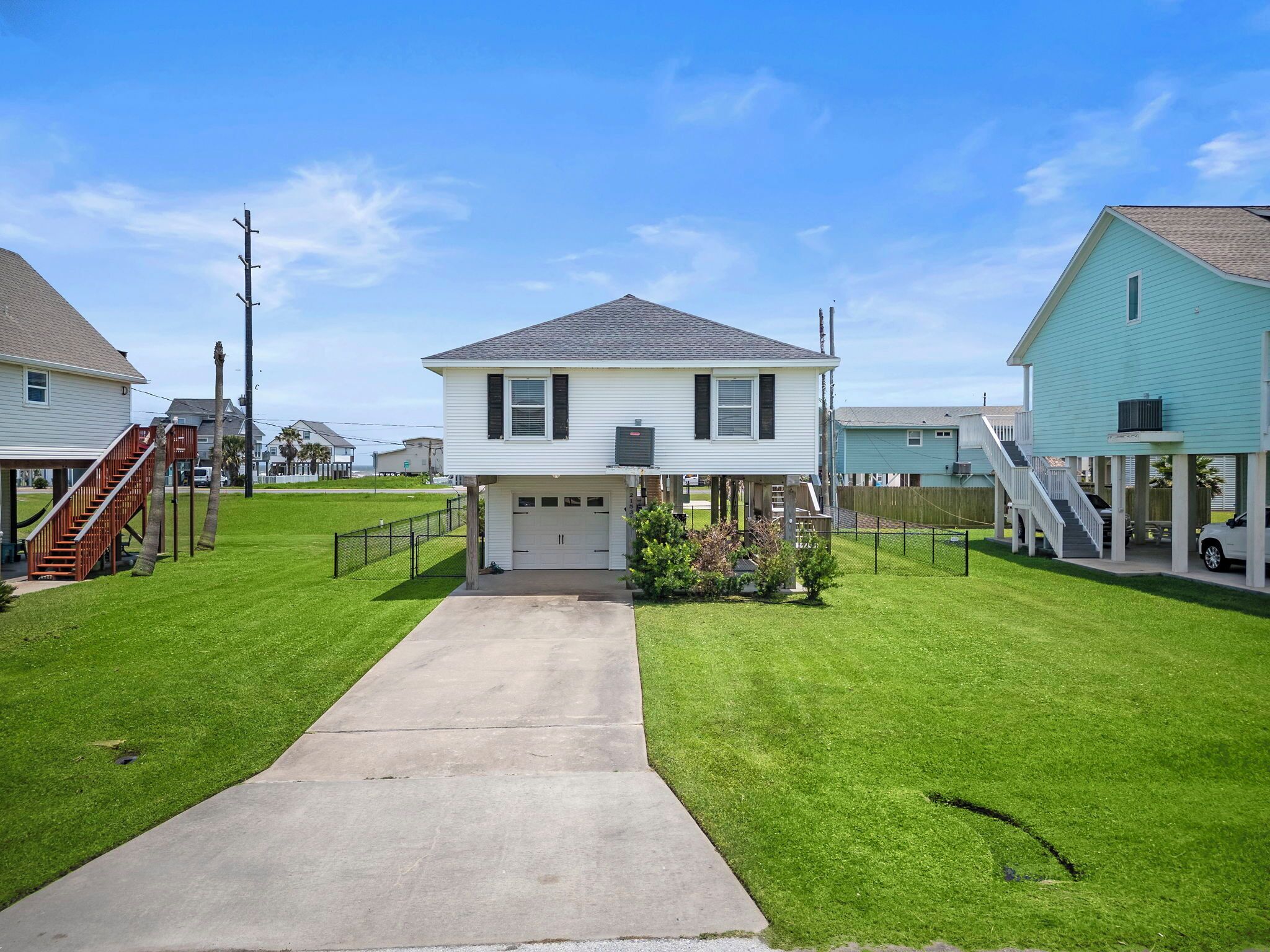 Pet Friendly - Fenced Yard - Pool, Boat Launch & Pier Access