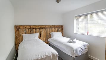2 bedrooms, iron/ironing board, WiFi, bed sheets