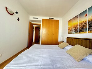 1 bedroom, iron/ironing board - Agi Royal Marine II 426 Apartamento for rent in Roses Girona. (Roses)