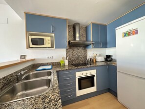 Private kitchen - Agi Royal Marine II 426 Apartamento for rent in Roses Girona. (Roses)