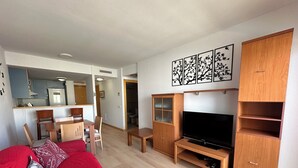 TV - Agi Royal Marine II 426 Apartamento for rent in Roses Girona. (Roses)