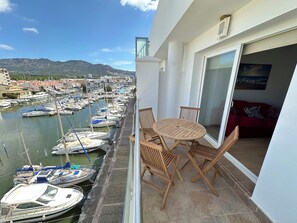Outdoor dining - Agi Royal Marine II 426 Apartamento for rent in Roses Girona. (Roses)