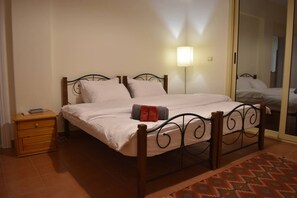 1 chambre, fer et planche à repasser, Wi-Fi, literie fournie
