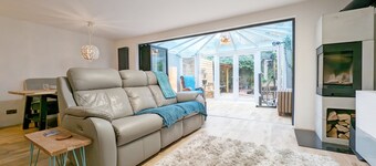 A family house that sleeps 8 guests in 4 bedrooms