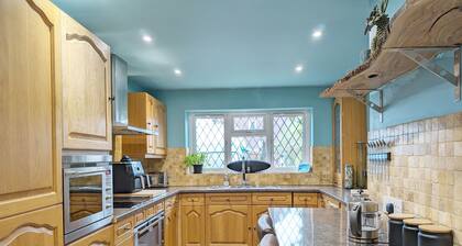 A family house that sleeps 8 guests in 4 bedrooms