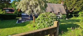 Luxury Interior Designed Retreat ❃ w/Tennis Court, Garden and Rural Views