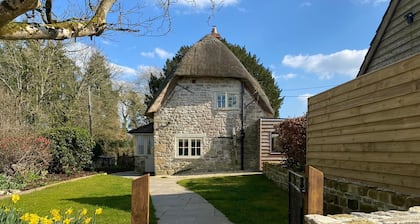 Luxury Interior Designed Retreat â w/Tennis Court, Garden and Rural Views