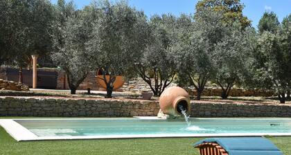 Chambre d'hôtes with swimming pool, jacuzzi, sauna and working in the vineyards