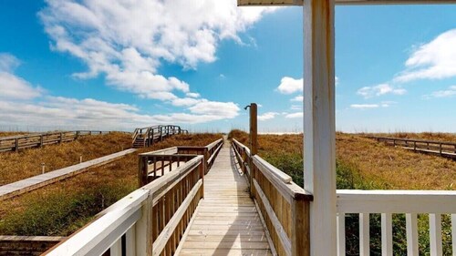 Lewis Cottage- Oceanfront 3 bedroom vacation rental with a private walkway to the beach.