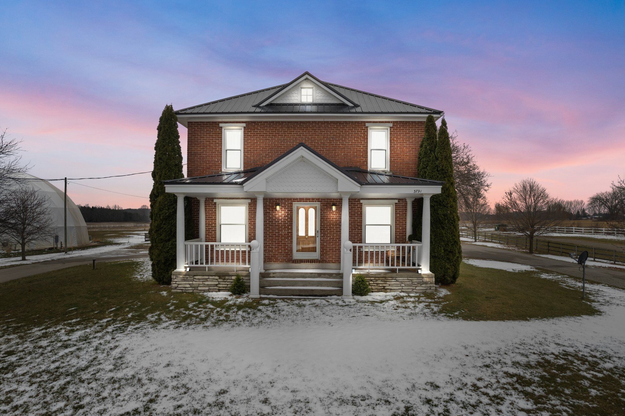 The Cobblestone Farm, cozy Northern Michigan farmhouse close to Traverse City 