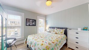 3 bedrooms, free WiFi, bed sheets - Forever In Blue Dreams, 50 Feet from the Ocean on a perfect Beach Access, 1 dog allowed under 70 pounds (Carolina Beach)