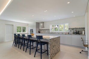 Micro-ondes, four, plaque de cuisson, lave-vaisselle