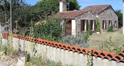 2 Bedroom Private vacation home in Saint-Froult