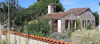 2 Bedroom Private vacation home in Saint-Froult