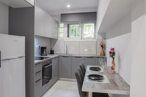 إستديو | مطبخ خاص | ثلاجة صغيرة، فرن، موقد طهي مسطح، محمصة خبز