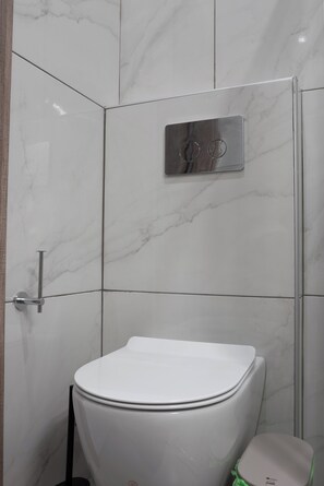 Studio | Bathroom