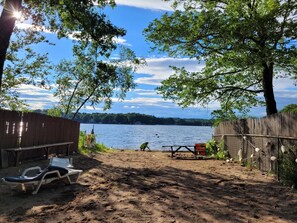 Property grounds - Lake Congamond Cozy Stylish Comfortable House  (Suffield)