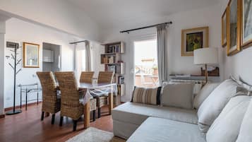 Apartment, Stadtblick | Wohnbereich