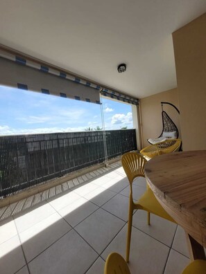 Outdoor dining - Le Soleil Bleu, Charmant T2 à Proximité des Plages, Restaurants et Commerces (Le Gosier)