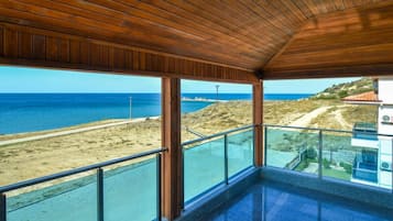 Penthouse de luna de miel, balcón, vista al mar | Vista del balcón