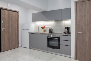 Studio | Private kitchen | Mini-fridge, oven, stovetop, toaster - New Pagrati Studio Modern & Cozy (Athens)