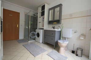 Douche, serviettes fournies