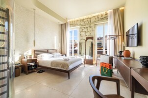 Ropa de cama de alta calidad, colchones Select Comfort y minibar 