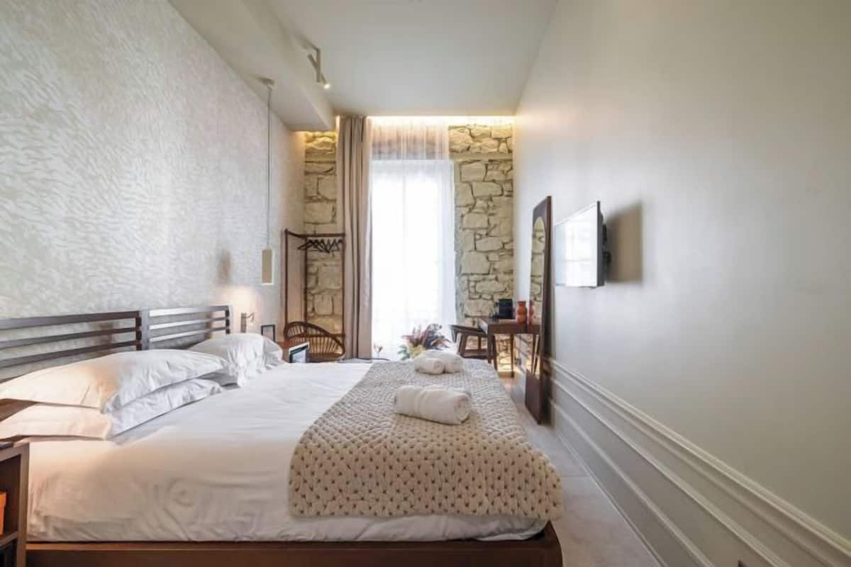 Literie de qualité supérieure, matelas Select Comfort, minibar