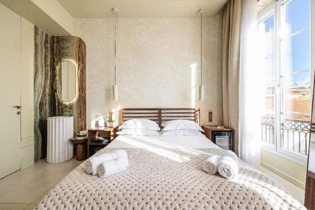 Literie de qualité supérieure, matelas Select Comfort, minibar