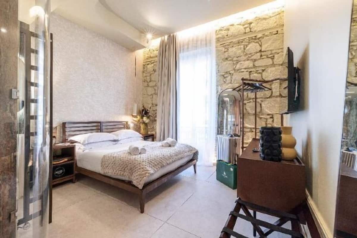 Premium bedding, Select Comfort beds, minibar, in-room safe