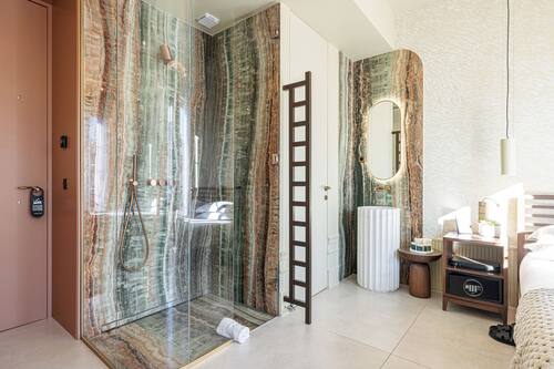Deluxe Double Room, Balcony | Bathroom | Shower, free toiletries, hair dryer, towels