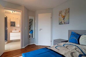 2 Schlafzimmer, Reisekinderbett, kostenloses WLAN