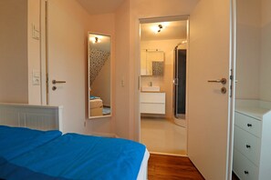 2 bedrooms, travel cot, free WiFi