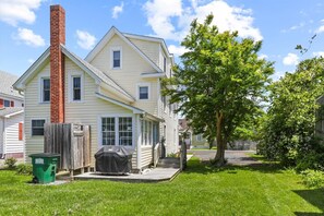 Exterior - Beautifully renovated beach house by Seaside Vacations & Sales (Chincoteague Island)