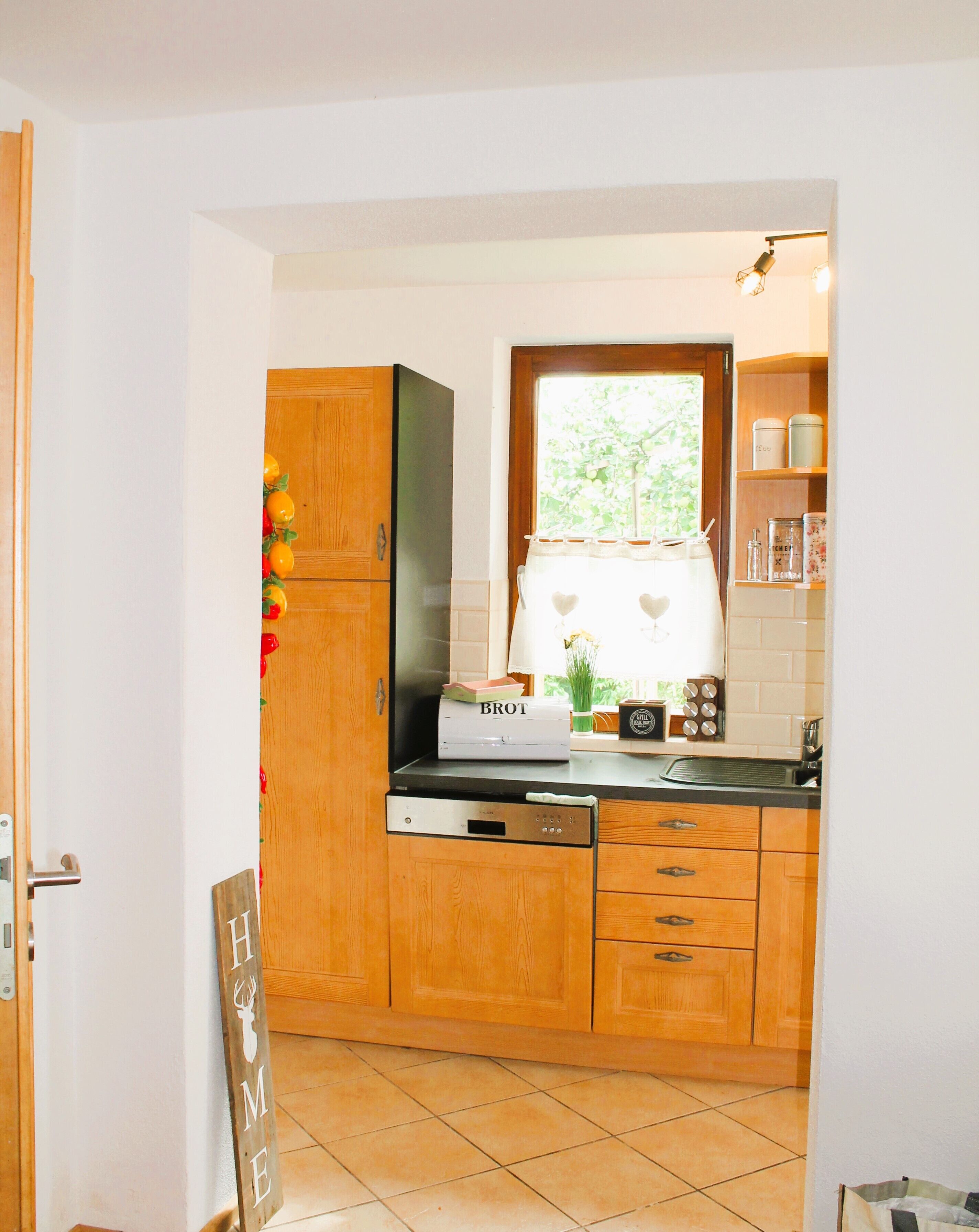 Kylskåp, mikrovågsugn, ugn och spishäll