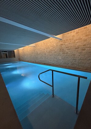 Innenpool, beheizter Pool