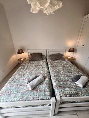 2 Schlafzimmer, Reisekinderbett, WLAN, Bettwäsche