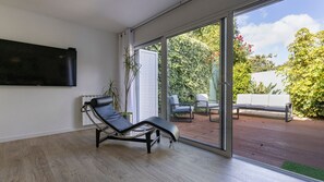 TV - Serralves Blue House by LovelyStay (Porto)