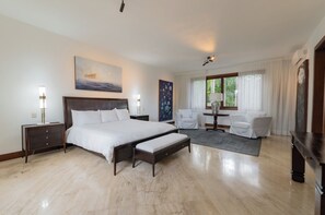 7 chambres, fer et planche à repasser, lit de bébé portatif