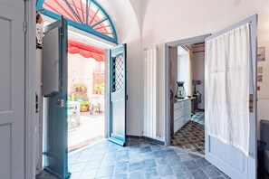 Interior - Il Bivacco (Imperia)