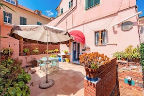 Familielejlighed - 2 soveværelser - terrasse (Il Bivacco Historic Terrace Flat,) | Udendørs spisemuligheder