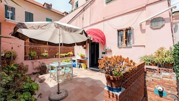 Family Apartment, Multiple Bedrooms (Il Bivacco) | Outdoor dining