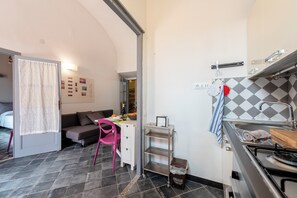 Departamento familiar, varias habitaciones (Il Bivacco) | Cocina privada | Refrigerador, horno, parrilla de estufa y cafetera y tetera