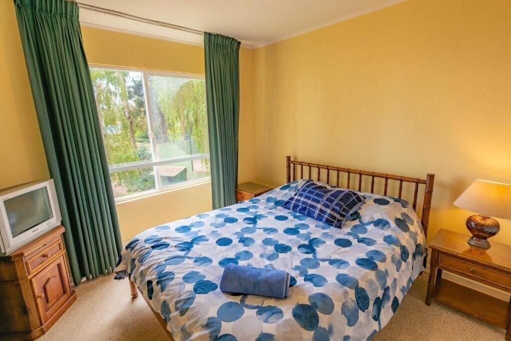 Apartment, 3 Bedrooms, Balcony, Partial Ocean View | Individually decorated, individually furnished, bed sheets