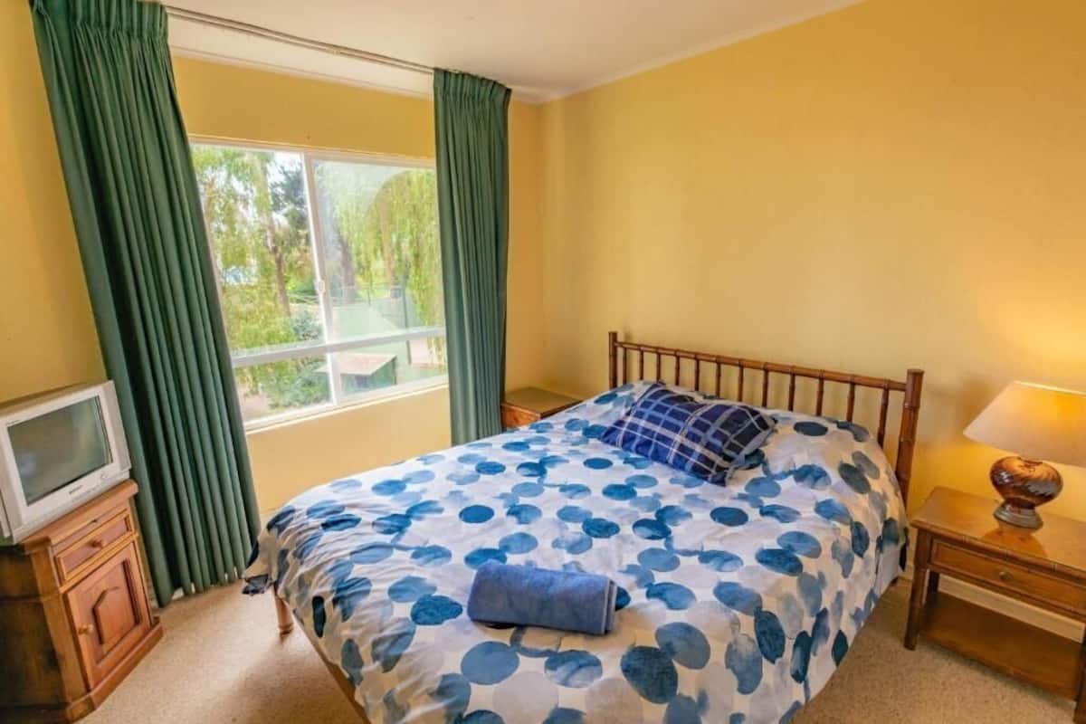 Apartamento, 3 quartos, sacada, vista parcial para o oceano | Individualmente decorados, individualmente mobiliados, roupa de cama