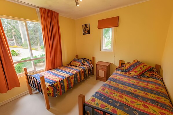 Apartment, 3 Bedrooms, Balcony, Partial Ocean View