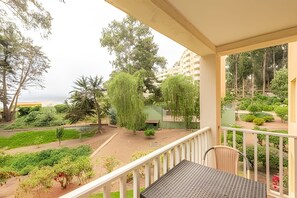 Apartment | Outdoor dining