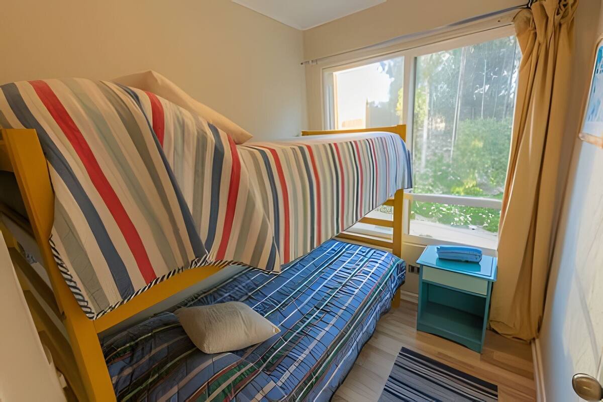 Decoración personalizada, muebles diferentes y ropa de cama