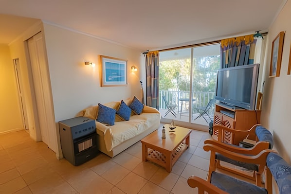 Apartment | Living area | Flat-screen TV
